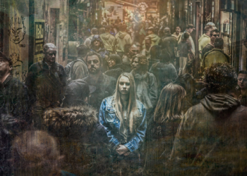 Kalabalık hayatın yalnız insanları