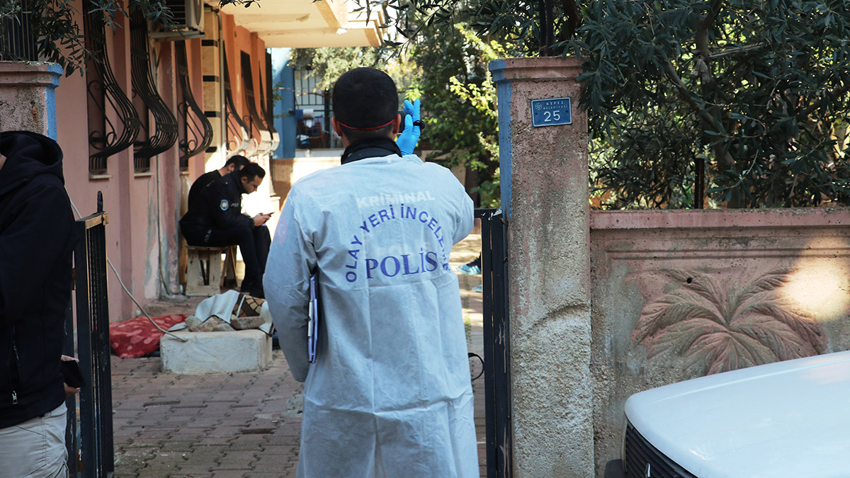 Yalnız yaşadığı evinde ölü bulundu