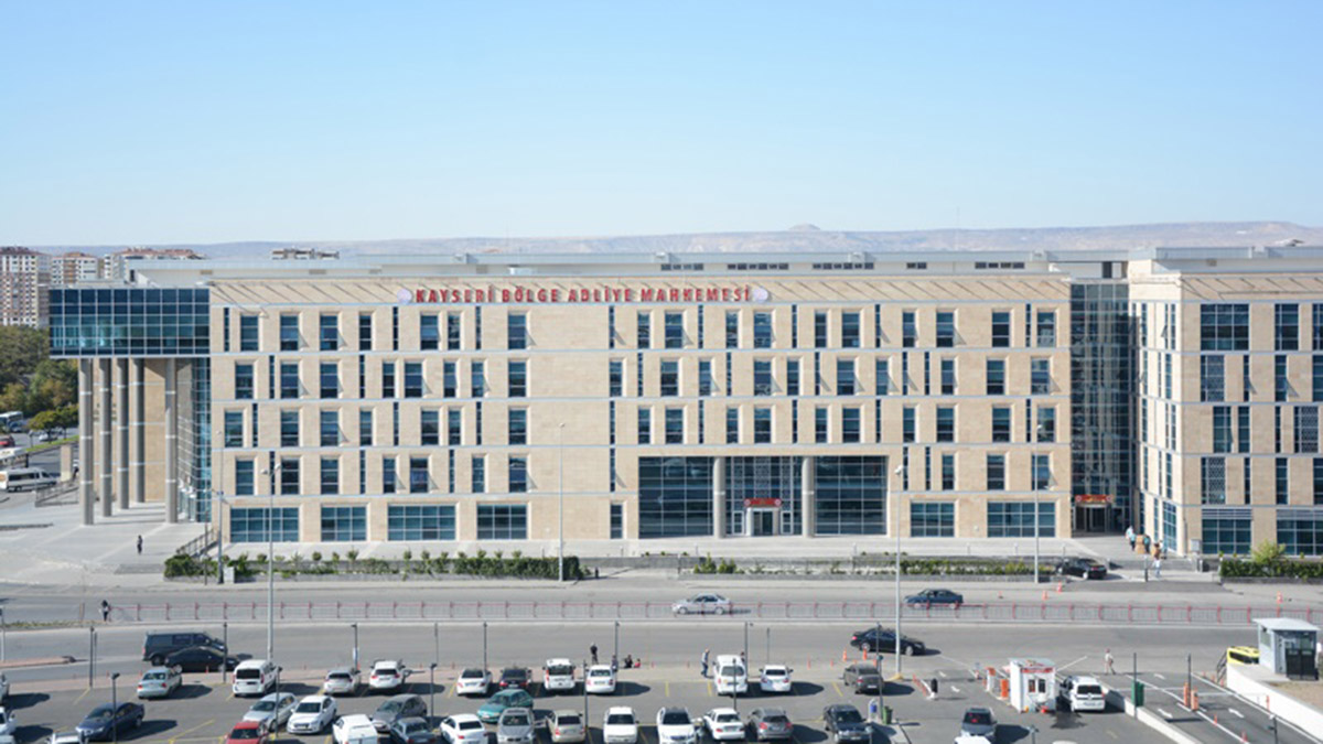 Büyük Birlik Partisi (BBP) Genel Başkanı Muhsin Yazıcıoğlu davasında beraat kararı istinafta bozuldu, bilirkişi kurulması kararlaştırıldı.