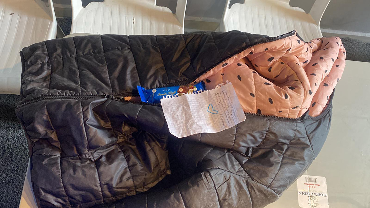 Hazal depremzedelere montunu gönderdi