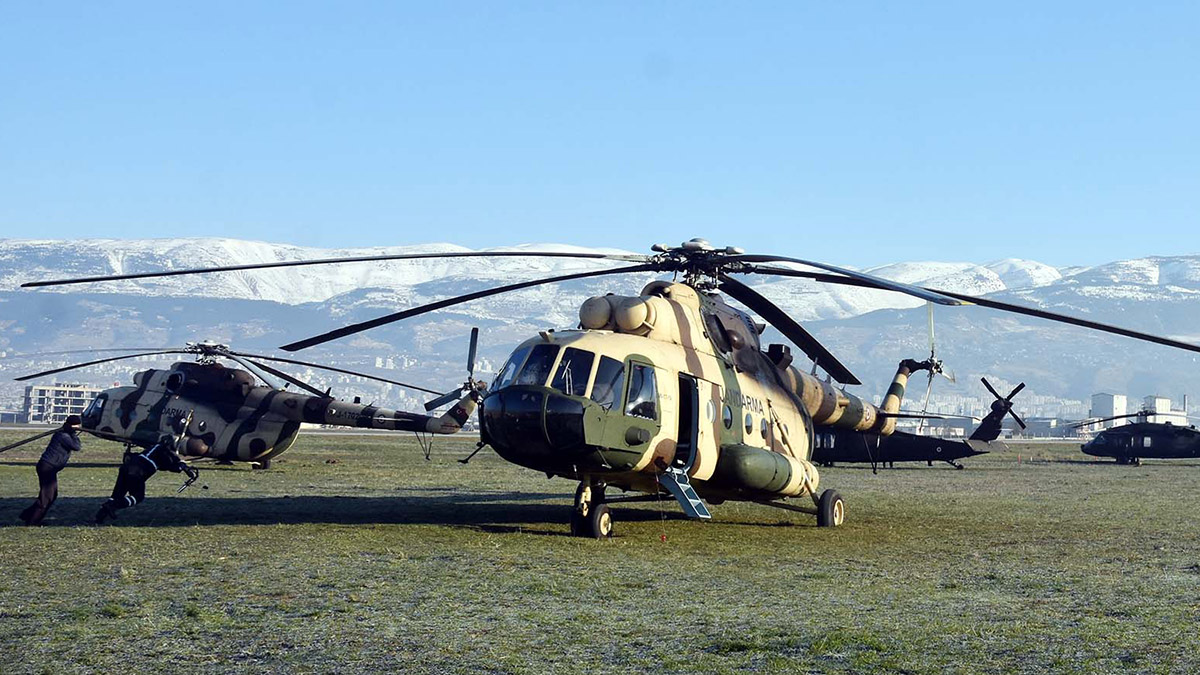1200 saat uçuş ile depremzedelere yaşam malzemesi taşındı