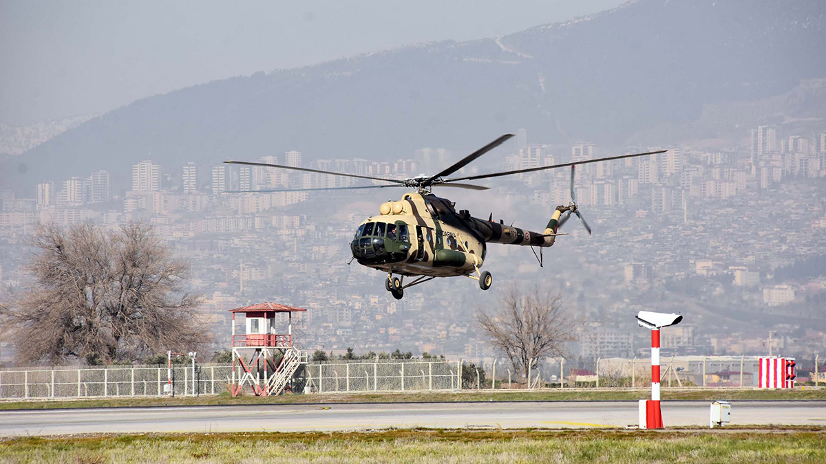 1200 saat uçuş ile depremzedelere yaşam malzemesi taşındı