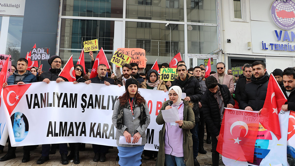 Öğretmen adayları 100 bin atama bekliyor