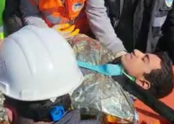 13 yaşındaki Arda, 128'nci saatte enkazdan kurtarıldı