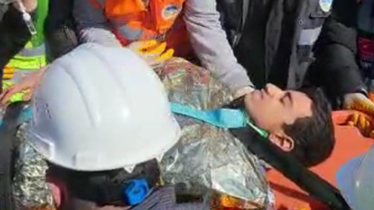 13 yaşındaki Arda, 128'nci saatte enkazdan kurtarıldı