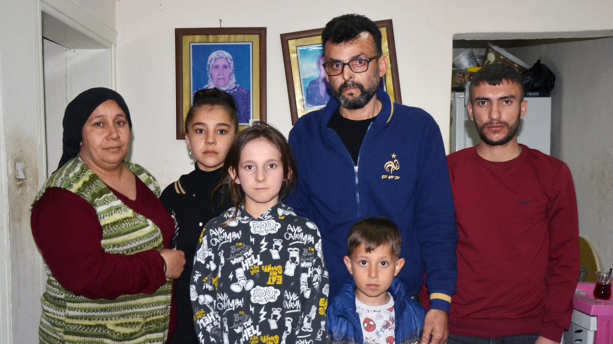 Kahramanmaraş merkezli, 11 ilde yıkıma neden olan depremde, Türkoğlu ilçesinde kirada oturdukları ev hasar gören Coşkun ailesi, Antalya'daki yakınlarının yanına yerleşti. 1999 Marmara depremini de yaşadığını söyleyen İsmail Coşkun (40), "1999 depreminde Adapazarı'ndaydım. Depremi orada yaşadım" dedi.