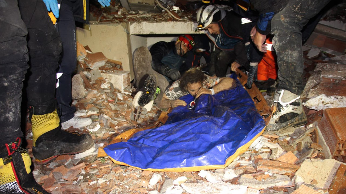 2 aylık bebek Mehmet Çınar enkazdan sağ çıkardı