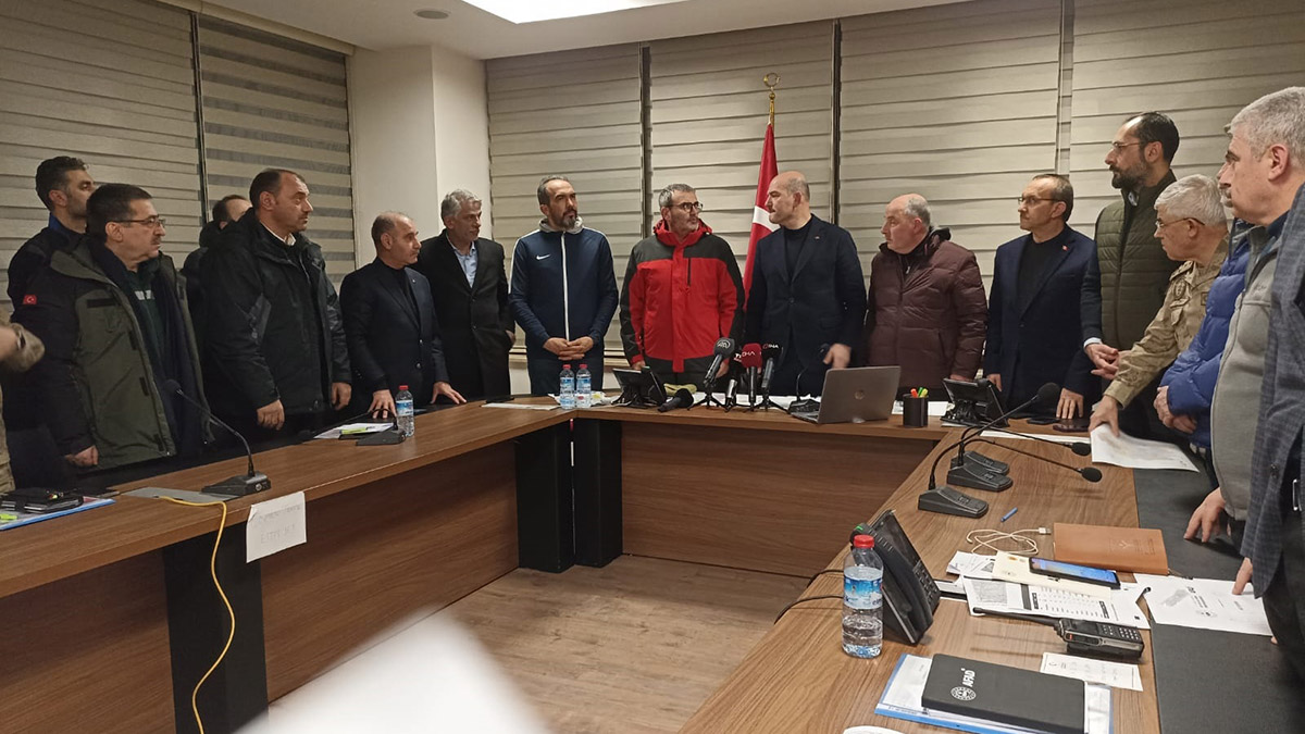 250 kilometre fay hattı kırıldı