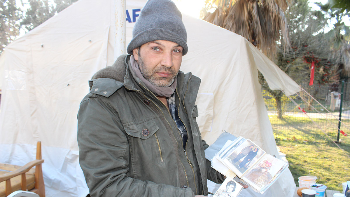 3 akrabasını kaybetti, 3 kuzeni için enkazda bekliyor