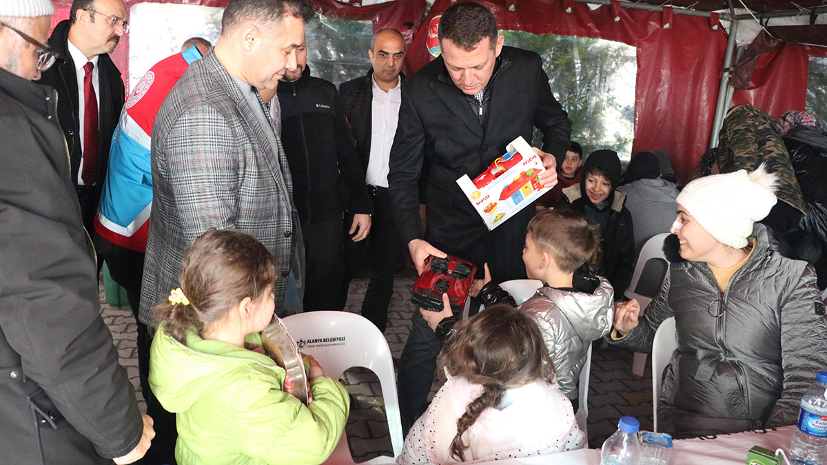 30 bin depremzede Alanya'da ağırlanıyor