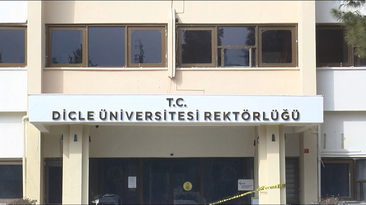 Dicle üniversitesi rektörlük binası boşaltıldı