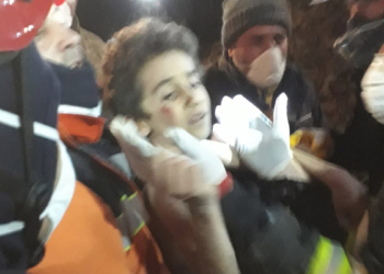Mustafa depremden 163 saat sonra sağ kurtarıldı