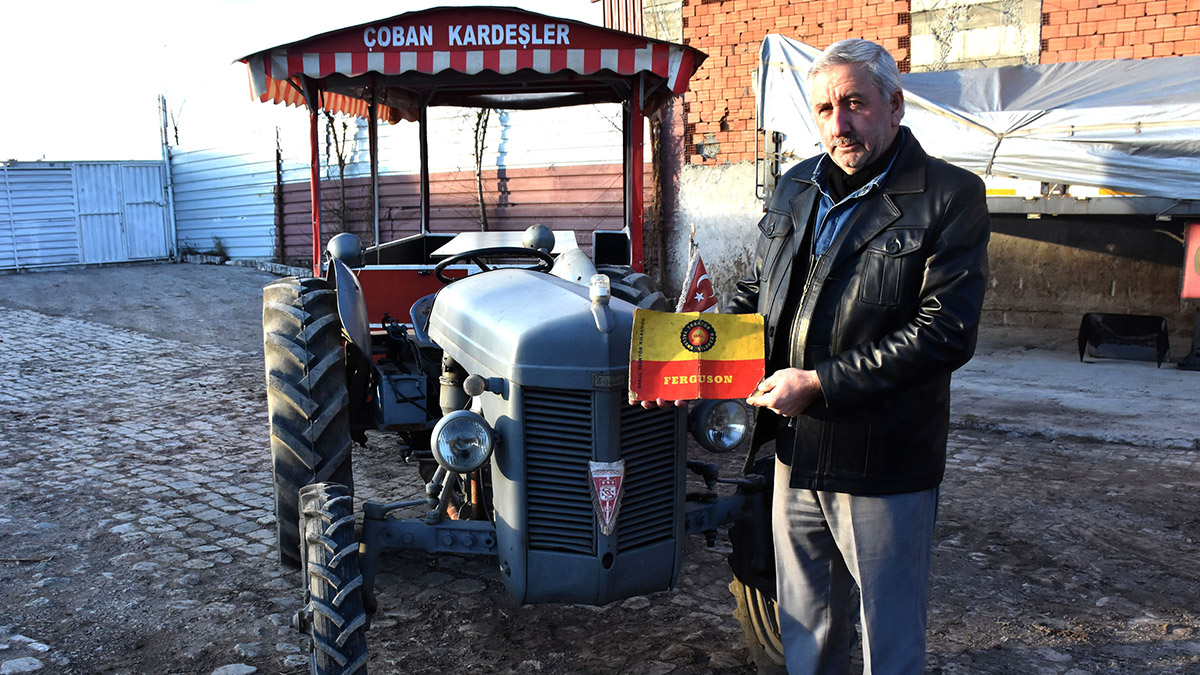 73 yıllık traktör saat gibi çalışıyor