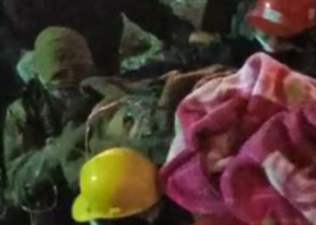8 katlı binanın enkazından 122'nci saatte kurtarıldı