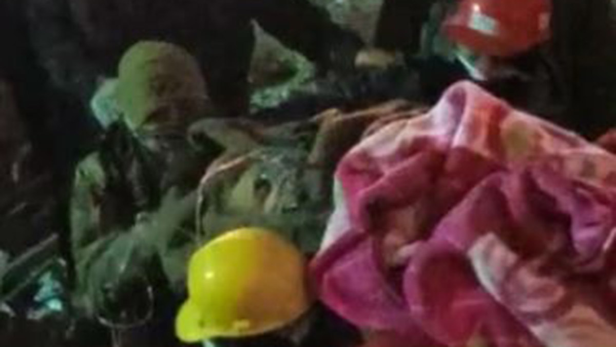 8 katlı binanın enkazından 122'nci saatte kurtarıldı