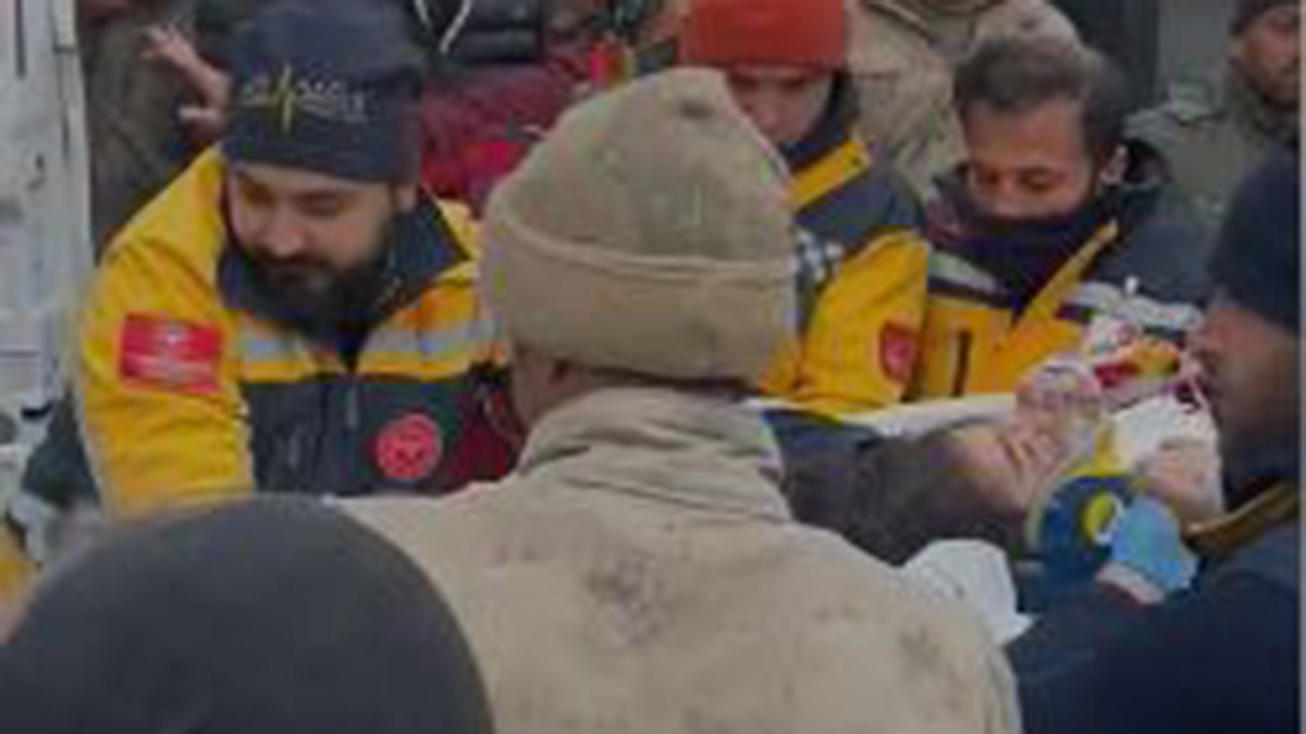 8 yaşındaki Miray, 108’inci saatte enkazdan kurtarıldı