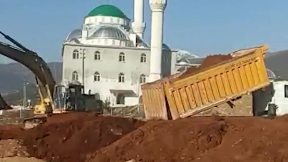 855 konutumuz için ilk kazmayı vurduk