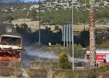 Adana'da 2 katlı yolcu otobüsünde yangın