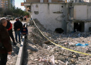 Adana'da enkaz kaldırıldı, geriye sadece acı kaldı