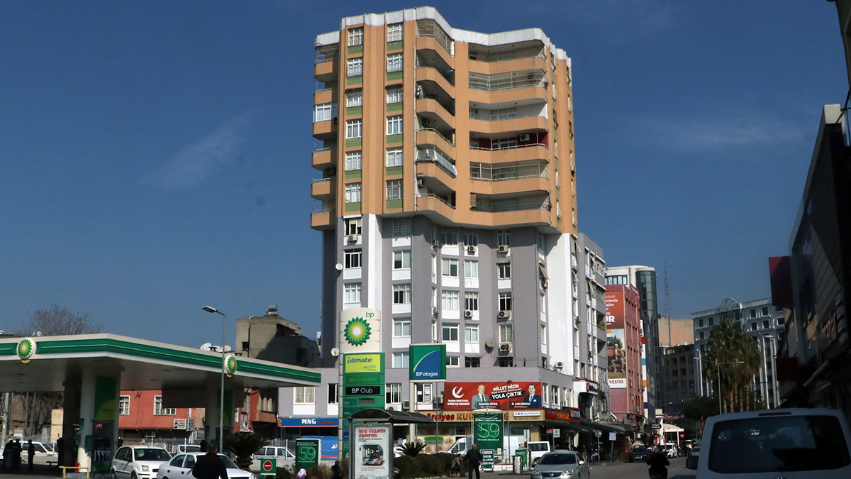 Adana'da tartışılan binadaki görüntüye açıklama