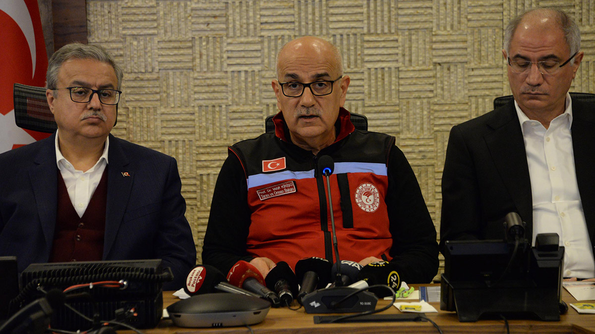 Afetin yaralarını sarmaya başladık