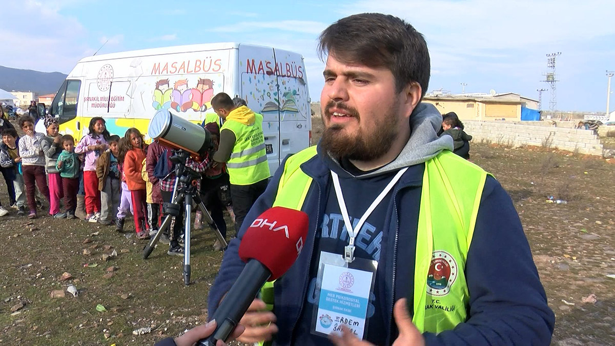 Afetzede çocuklara Şırnak'tan 'Masalbüs'