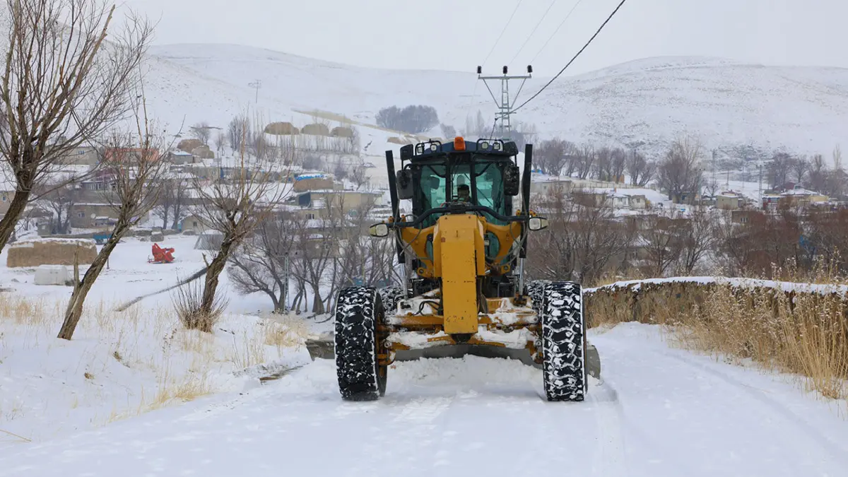 Ağrı'da kar yağışı; 86 köy yolu kapandı