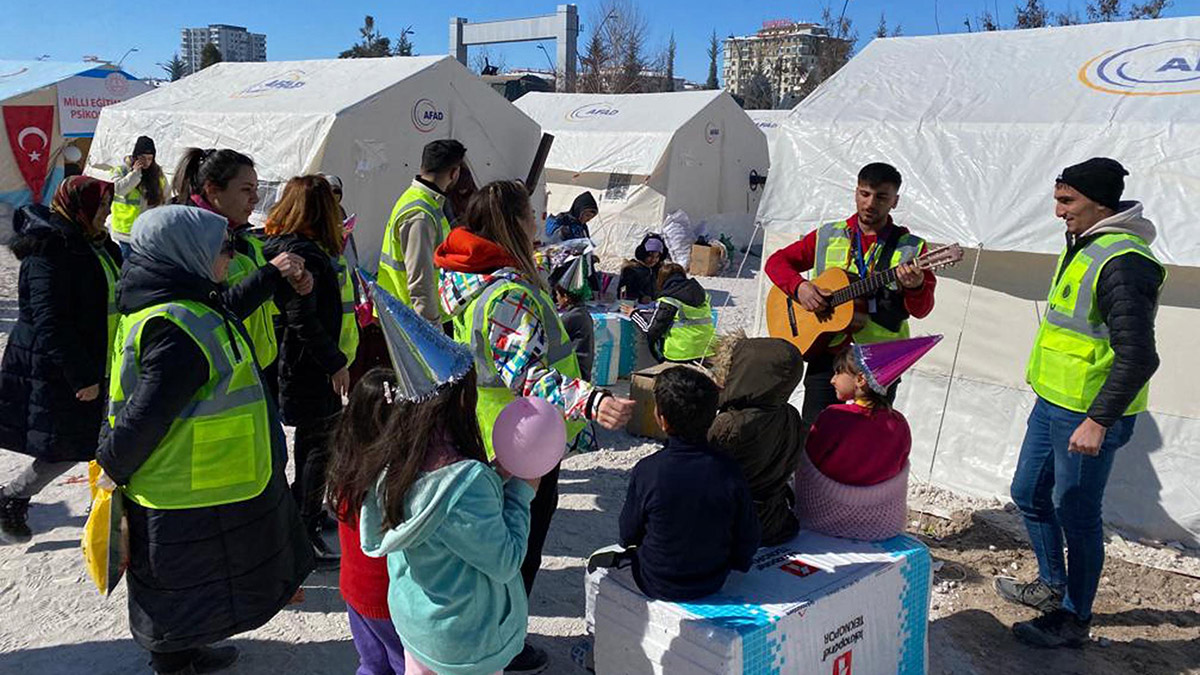 Aileler çocuklara yönelik psikososyal desteklere katılmalı