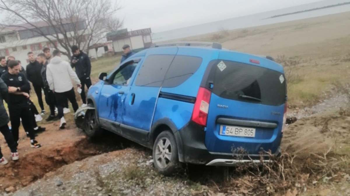 Amatör futbolcuların aracı kaza yaptı: 6 yaralı