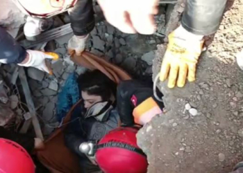 Antakya Devlet Hastanesi enkazından bir kişi kurtarıldı