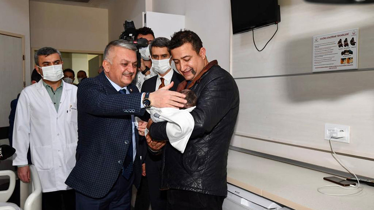 Antalya'da 2 deprem bebeği dünyaya geldi