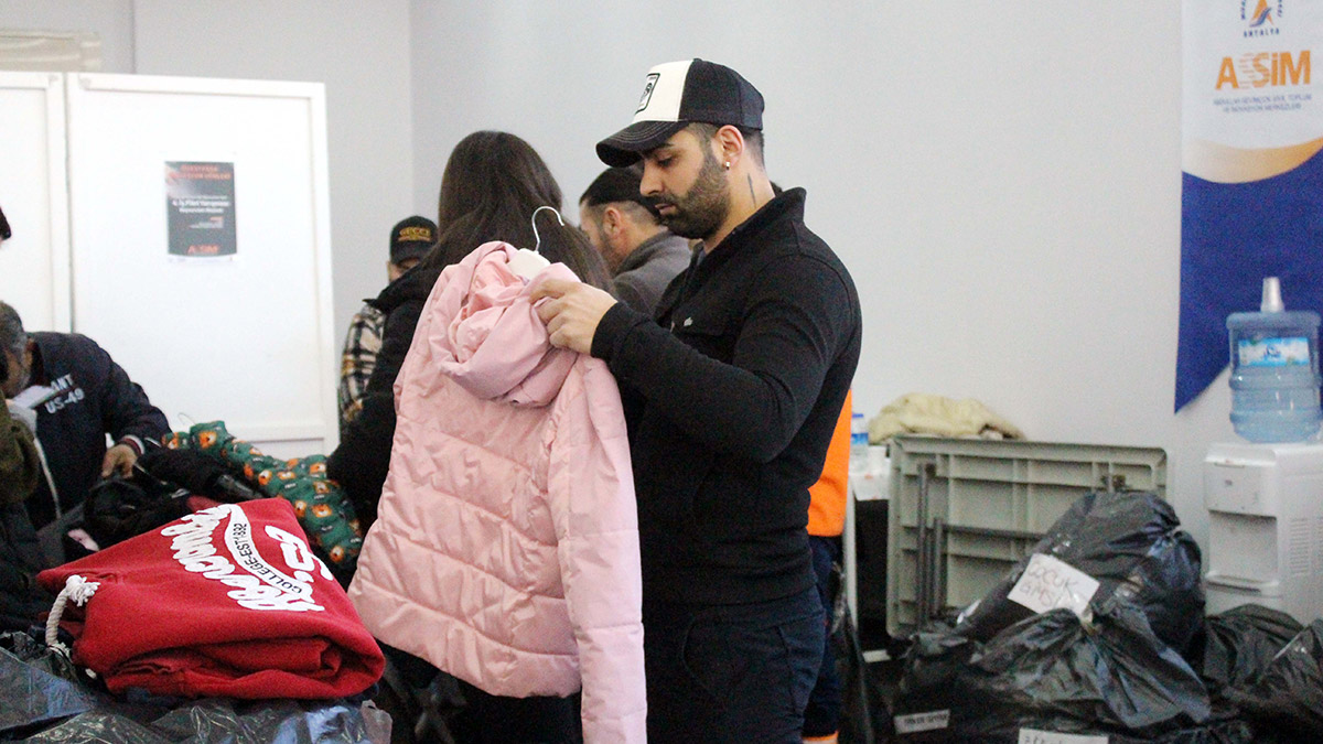 Antalya'da depremzedeler için 'Ücretsiz Mağaza'