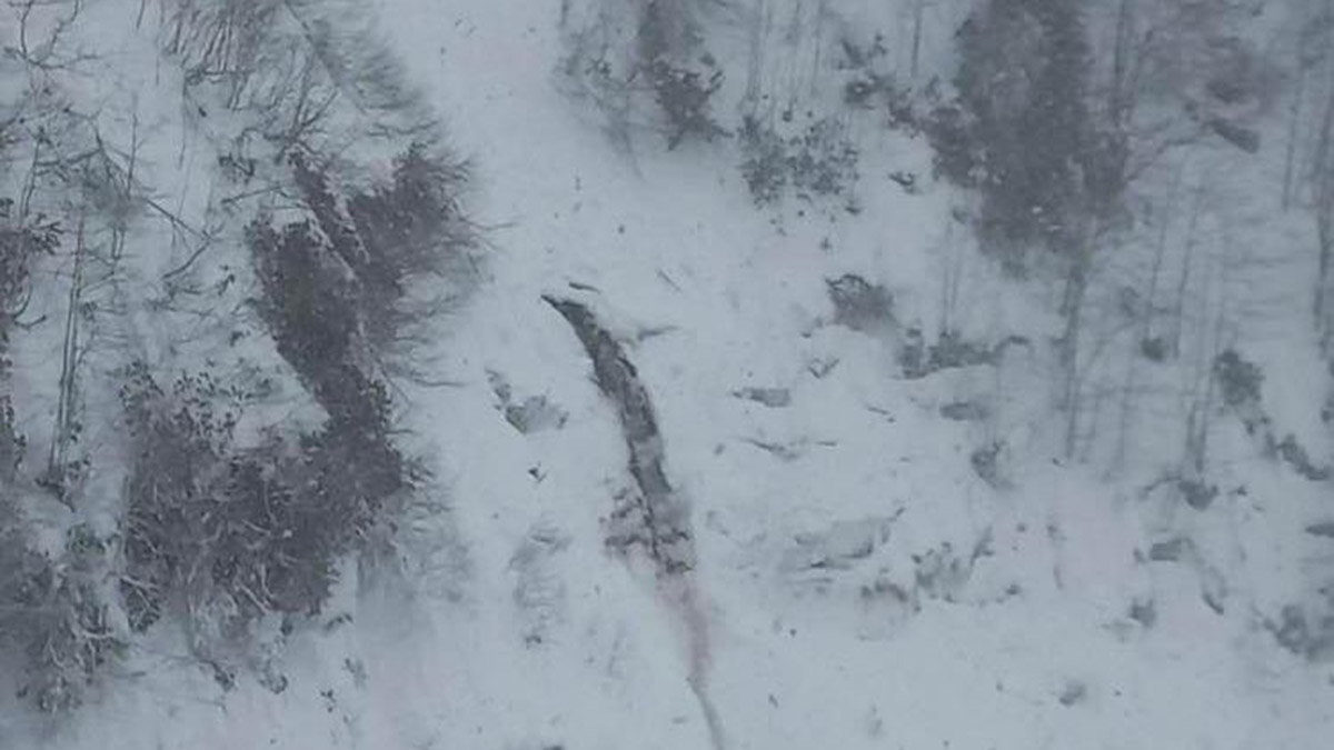 Avusor Yaylası'nda çığ düştü; 3 bungalovda hasar