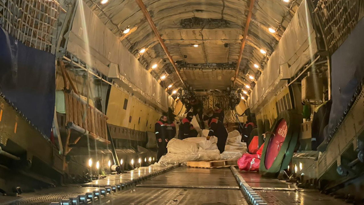 Azerbaycan'dan 200 çadır içeren insani yardım