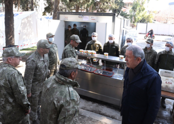 Bakan Akar, Hatay'da çadır kenti ziyaret ettii