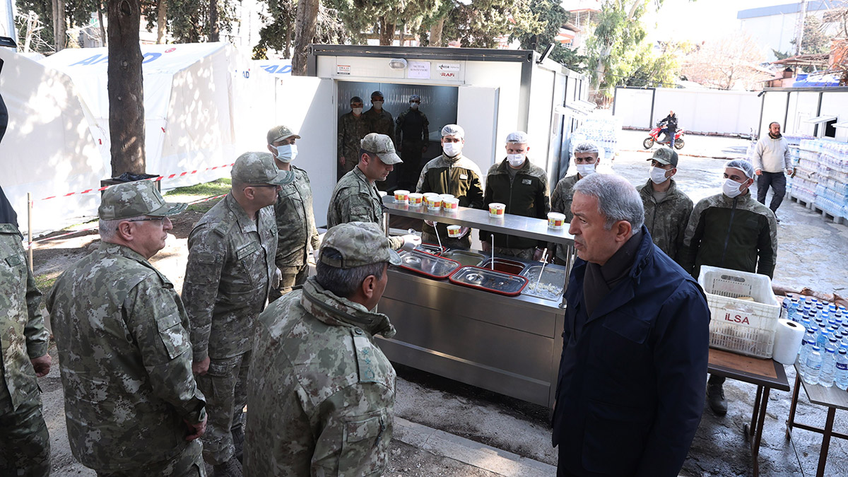 Bakan Akar, Hatay'da çadır kenti ziyaret ettii