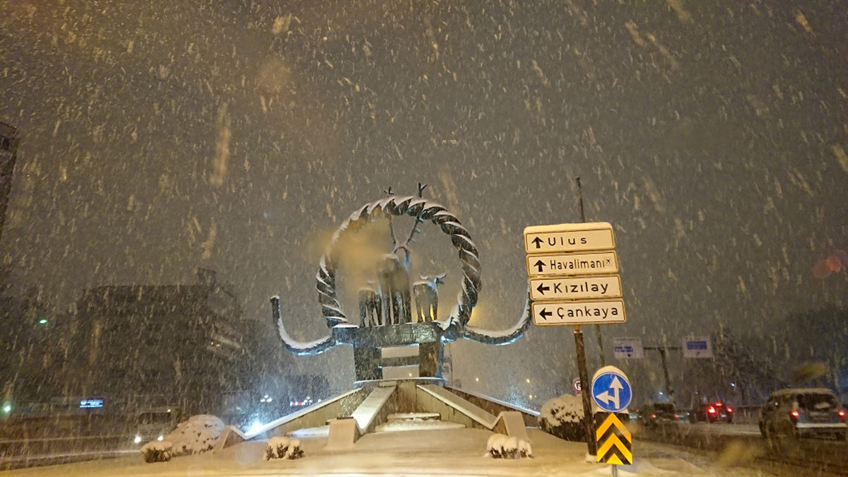 Başkent'te kar, tipi ve soğuk hava etkili oluyor