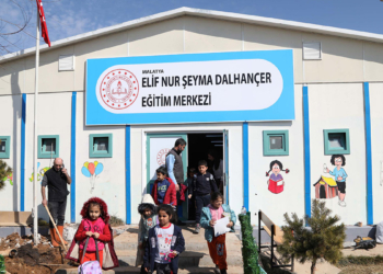 Beydağı Konteyner Kenti’nde ilk ders zili çaldı