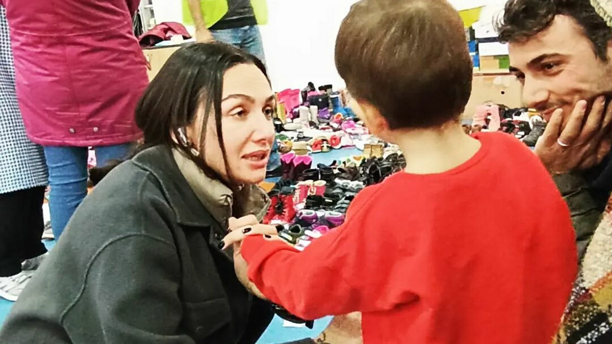 Birce Akalay'dan depremzedelere yardım kampanyasına destek