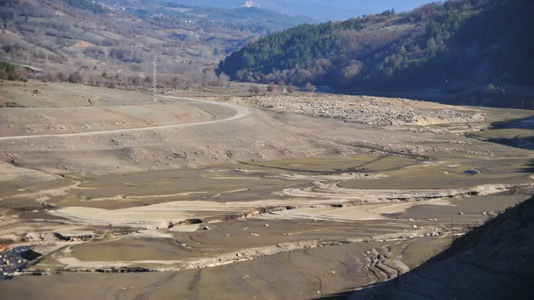 Bursa'da Doğancı Barajı, en düşük seviyesinde