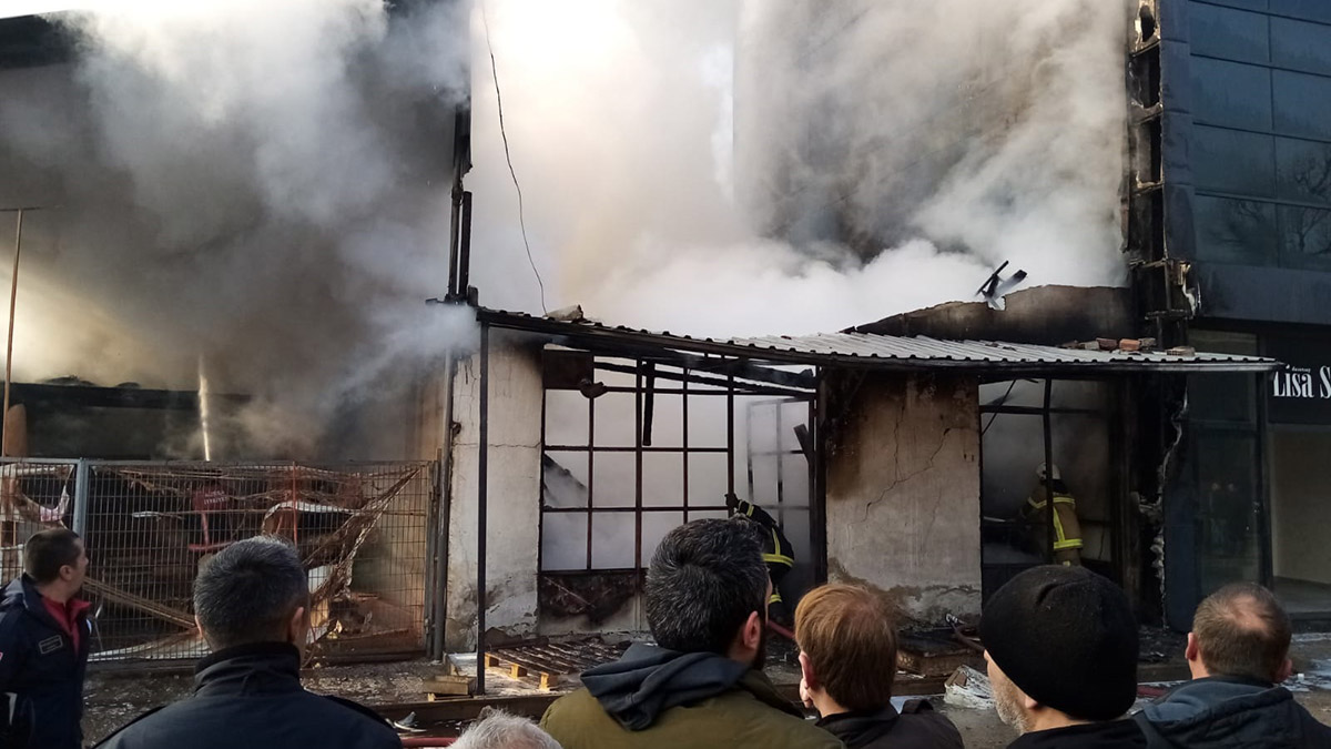Bursa'da iş yeri yangını, imalathanelere sıçradı