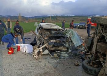 Bursa'da minibüsle otomobil çarpıştı: 3 ölü, 7 yaralı
