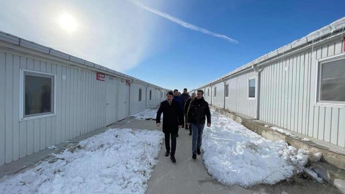 Cezaevine ait prefabrik evler depremzedelere gönderiliyor