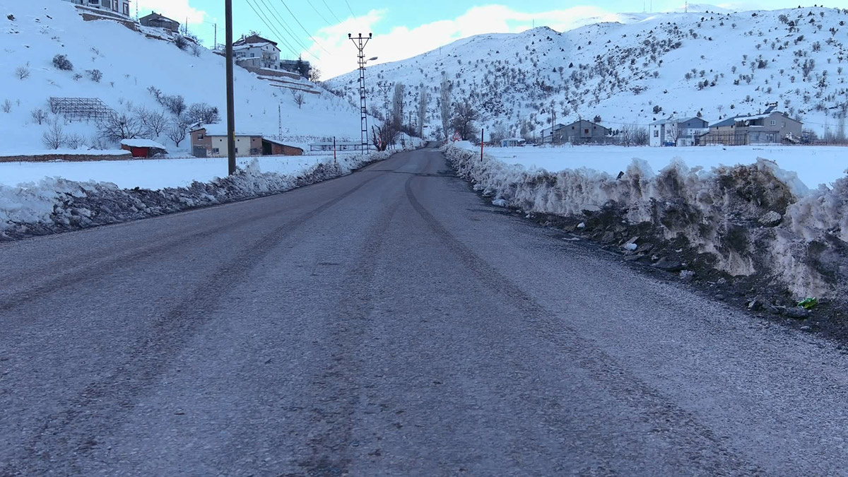 Deprem, Balıkburnu Köyü'nde tarlaları yükseltti  
