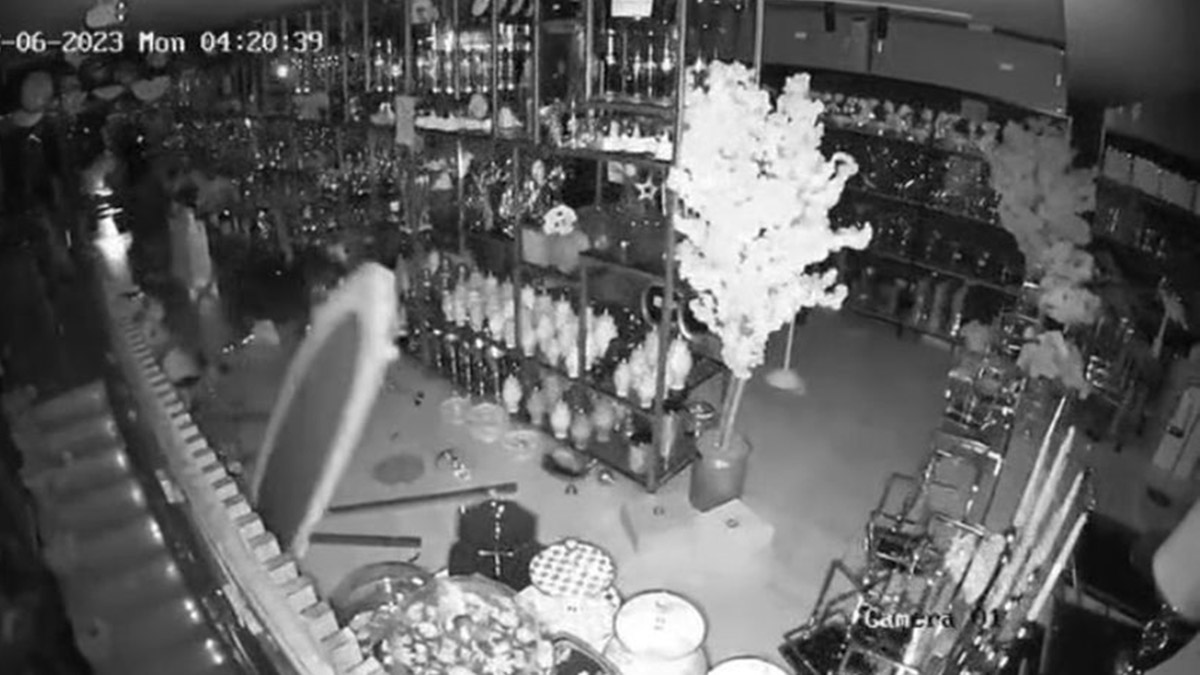 Deprem anı güvenlik kamerasında