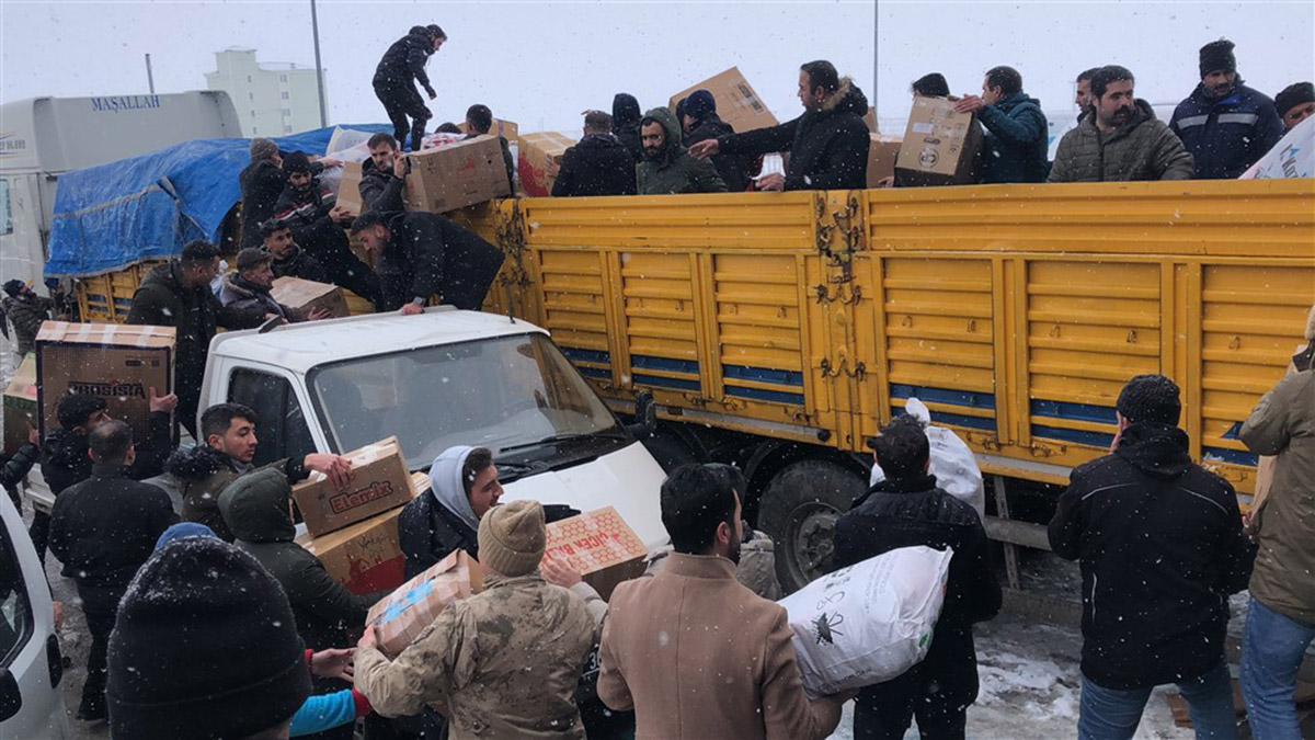 Deprem bölgelerinden 1148 afetzede Kars'a getirildi 