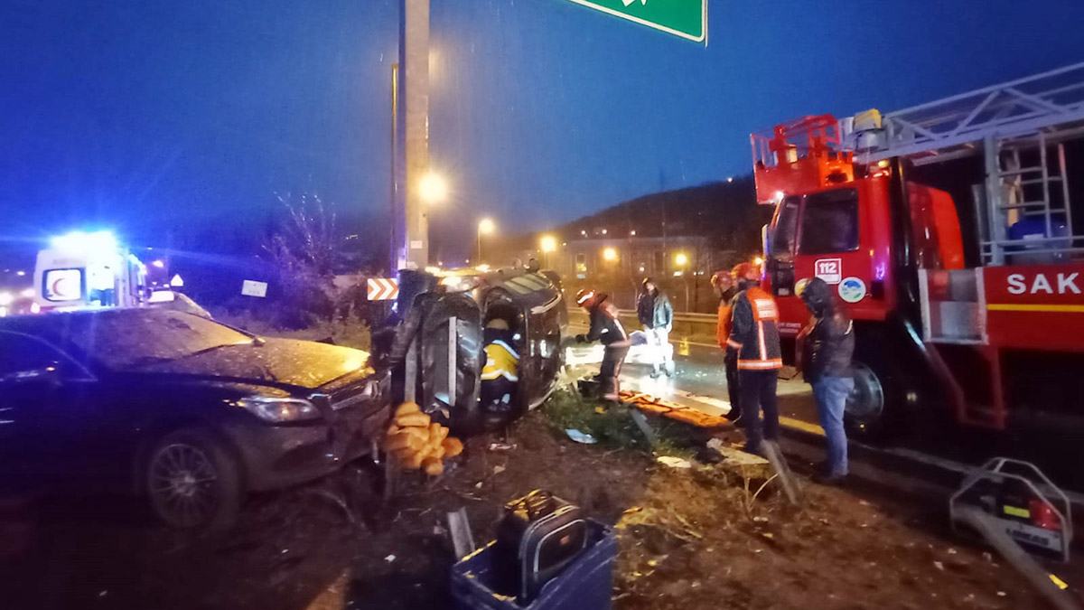 Deprem bölgesine giderken kazada yaralandılar