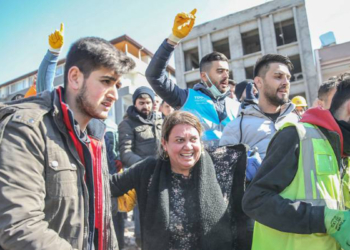 Deprem sonrasında 'tekbir sesleri'