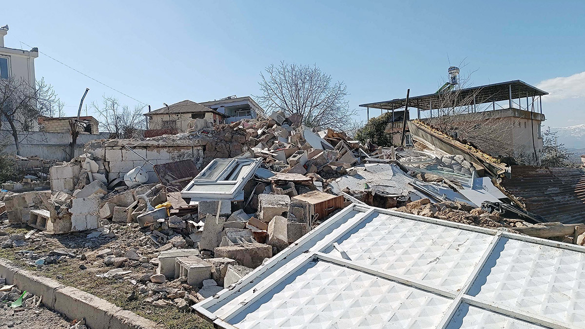 Depremde sakcagozu mahallesinde 256 kisi oldua - yaşam - haberton