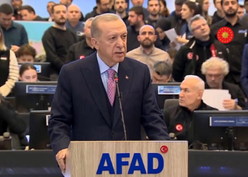 Depremde can kaybı 912'ye yükseldi